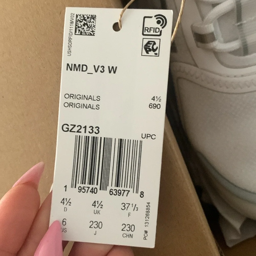 Adidas Originals Size 6 - Picture 4 of 5